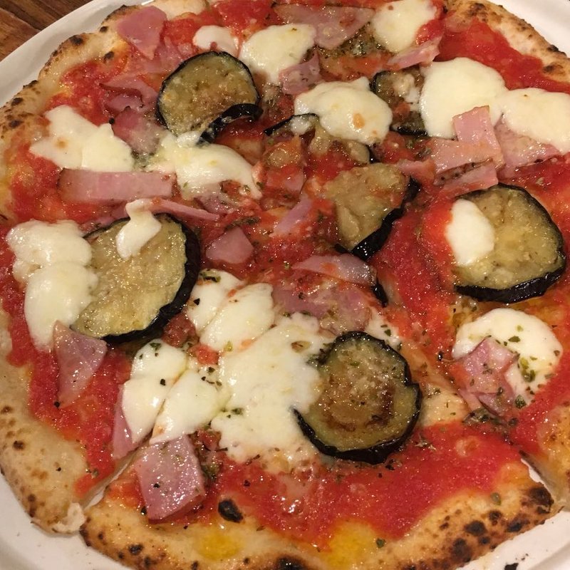 ナスピザ(ピザバーコムギ （PIZZA BAR KOMUGI）)