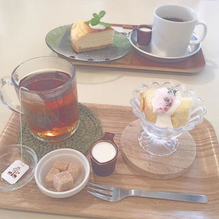 (Tsuki Cafe )