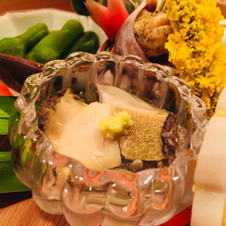 青森産天然蓴菜と蒸鮑(料理 澤)