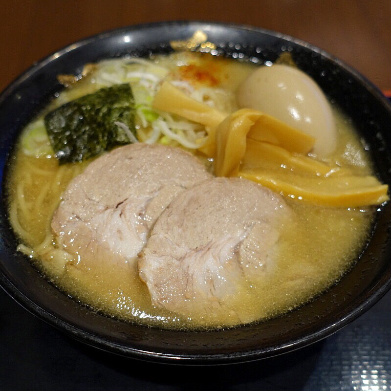 特製とんこつ醤油ラーメン(六厘舎 羽田空港国際線ビル)