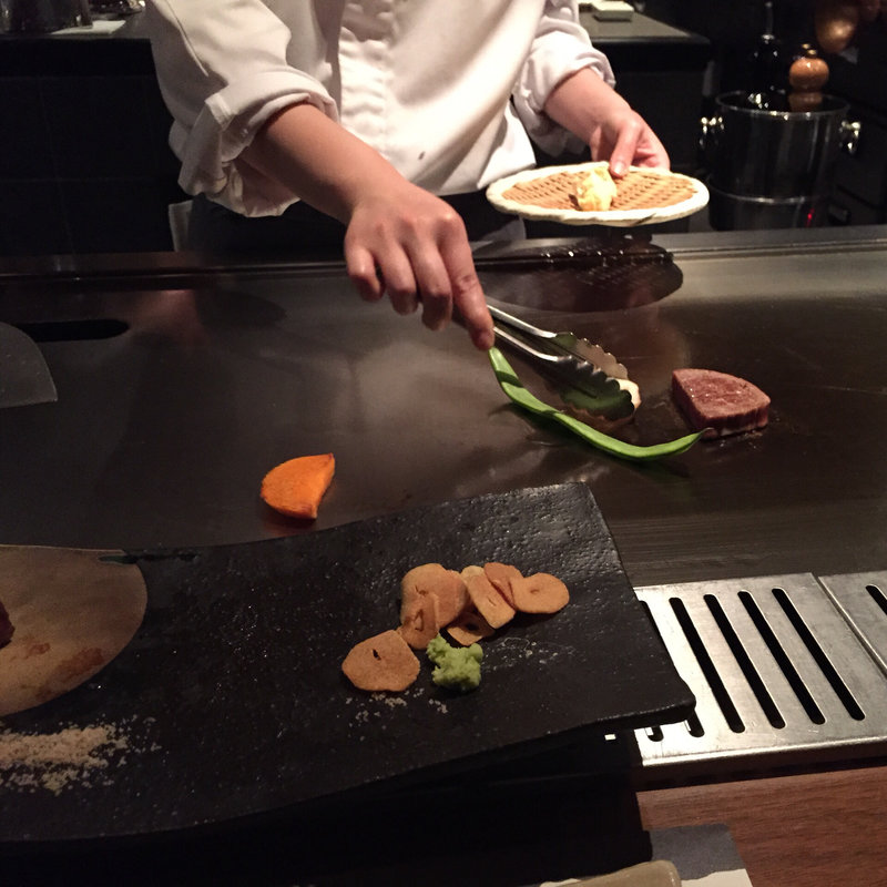 (The lounge on the water｜ザ・ルイガンズ．スパ & リゾート内)