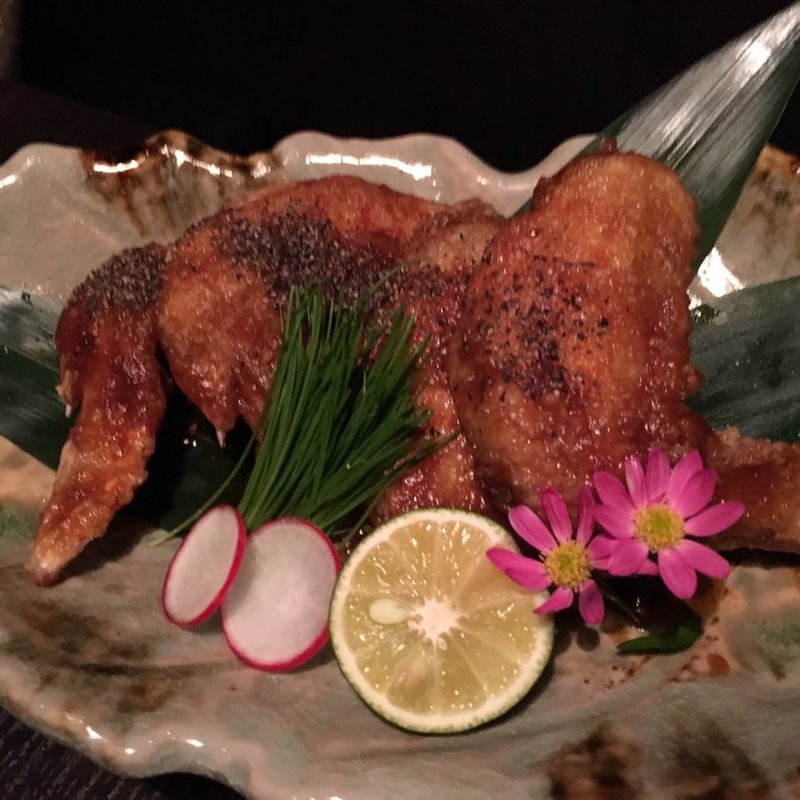 鶏手羽先の香味唐揚げ  (梅田・隠れ家個室居酒屋　匠 （たくみ）)