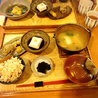胡麻豆腐湯葉巻き揚げ(中央食堂さんぼう)