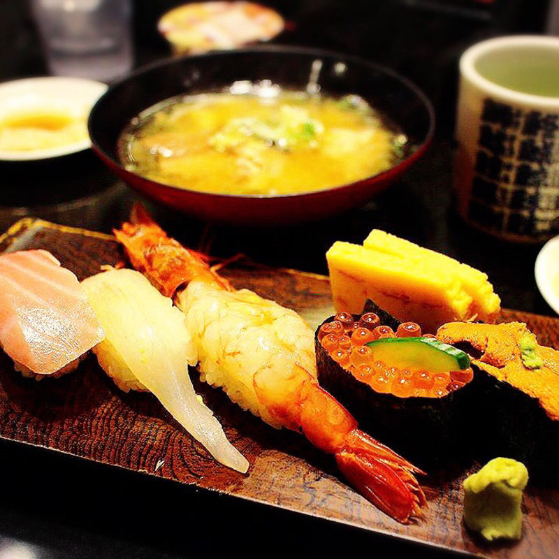 プレミアム四貫盛り(回し寿司活 グランデュオ蒲田店)