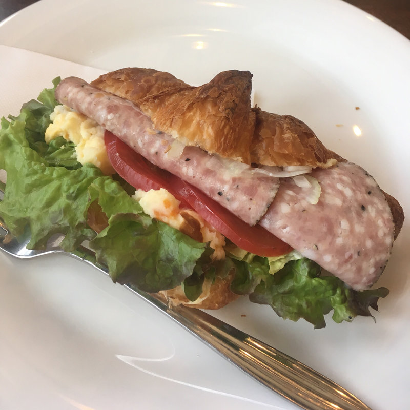 ソフトサラミとポテトサラダのクロワッサンサンド(ブーランジェリー ウツノミヤ)