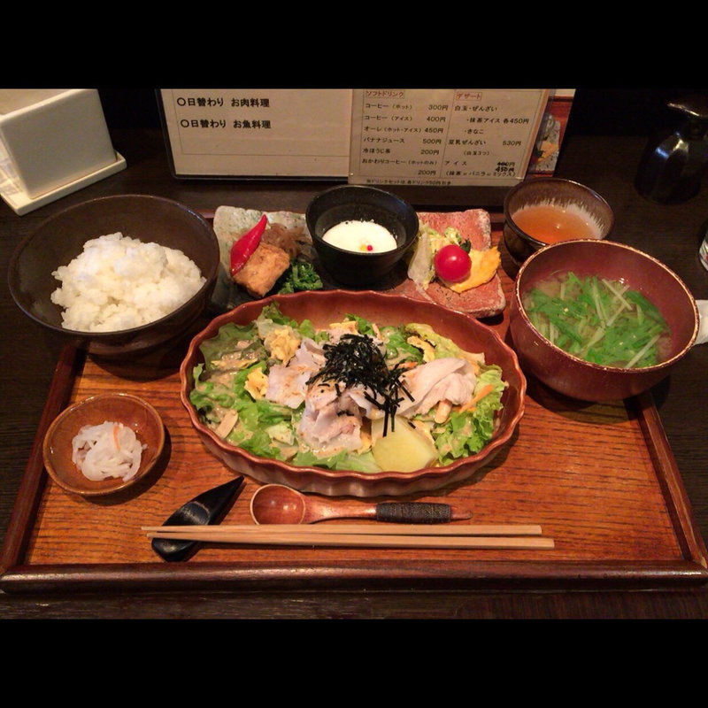 日替わりお肉のランチ　豚のデミグラスソース定食(戻母依郷 （おかえり）)