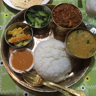 ダルバットセット(インドネパール料理ガンディジー)
