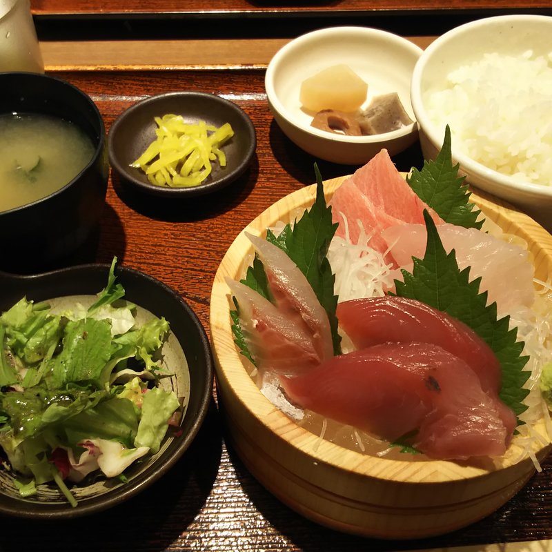 本日のお刺身定食(魚問屋 魚政宗 川崎分店)