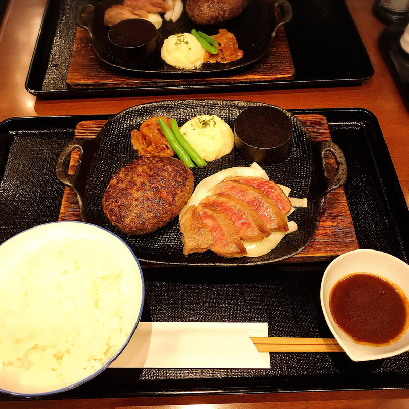 黒毛和牛100%タルタルハンバーグ(神戸れんが亭)