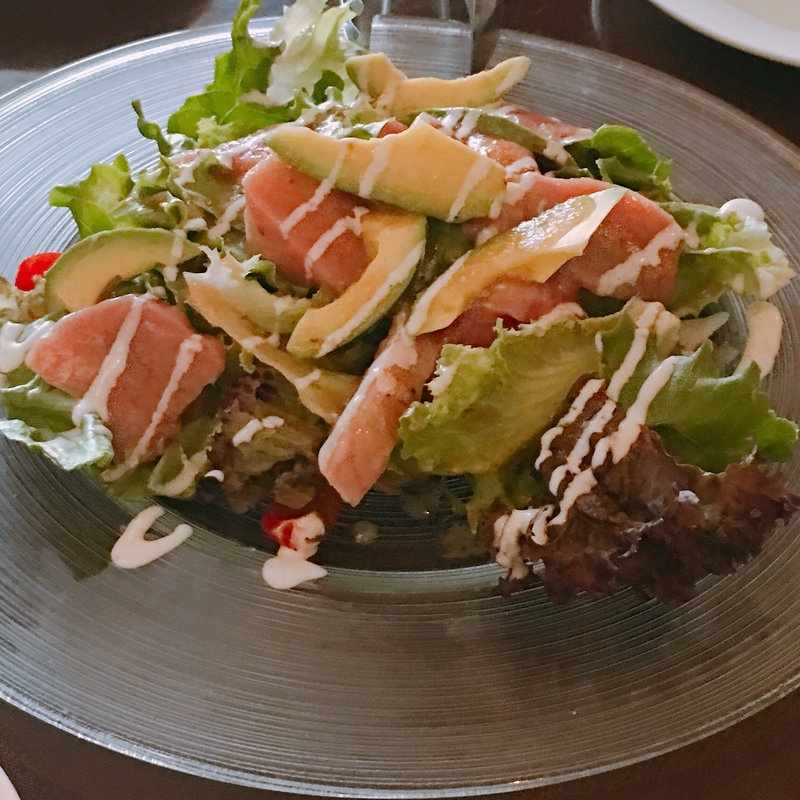 アボカドとサーモンのサラダ(トラットリア ZETA)