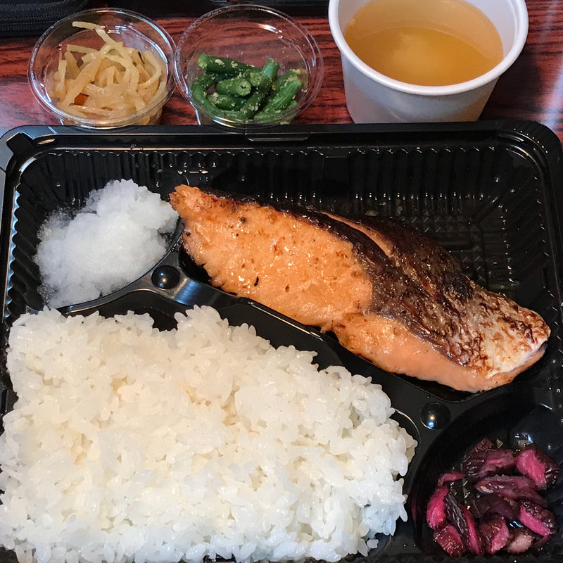 キングサーモン西京漬定食(しんぱち食堂 大門店)