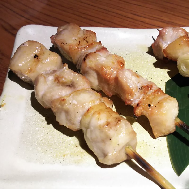 とりももの串打ち焼き（塩）(とり鉄 武蔵新城店 （とりてつ）)