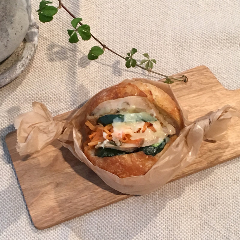 塩みかんドレッシングの野菜マリネサンド(にじとまめ。 )