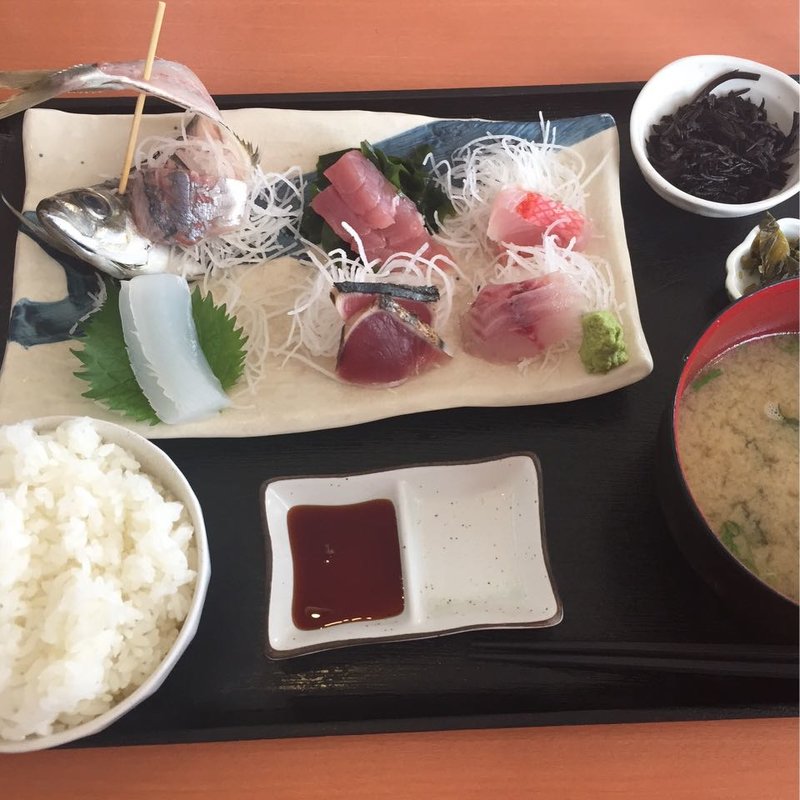 地魚刺身定食(いとう漁協直営　漁師めしや　波魚波 )