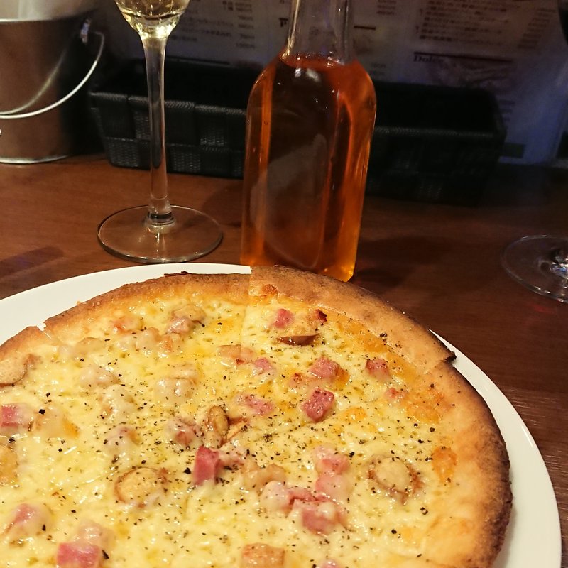 ベーコンとスモークチーズの黒こしょうピザ(ピエーノ （PIENO）)