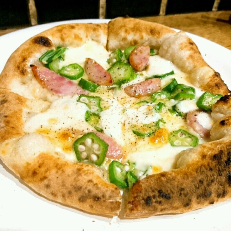 ソーセージとおくらの塩ピザ(ニューコマツ)