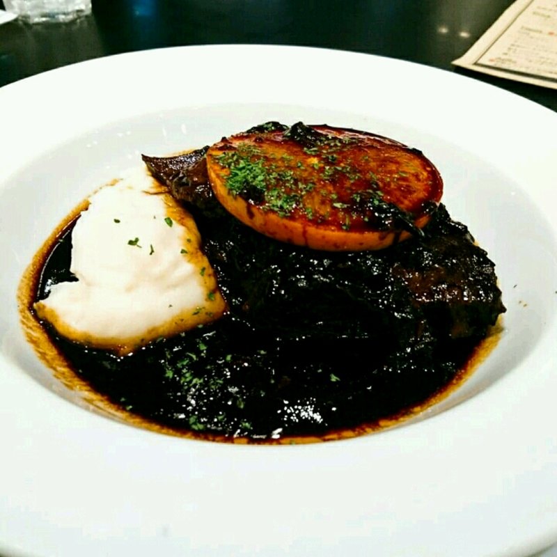 牛バラ肉とオレンジの赤ワイン煮込み(ザ シティ ベーカリー 天神ソラリアプラザ)