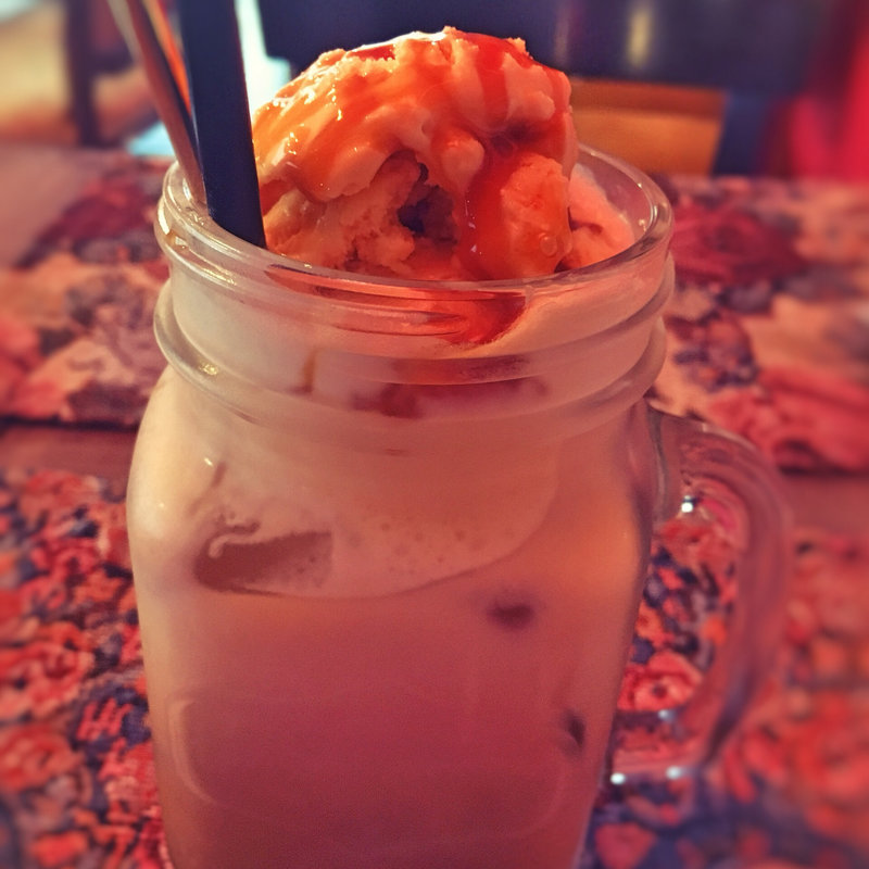 キャラメルカフェオレフロート(frill cafe(フリルカフェ))