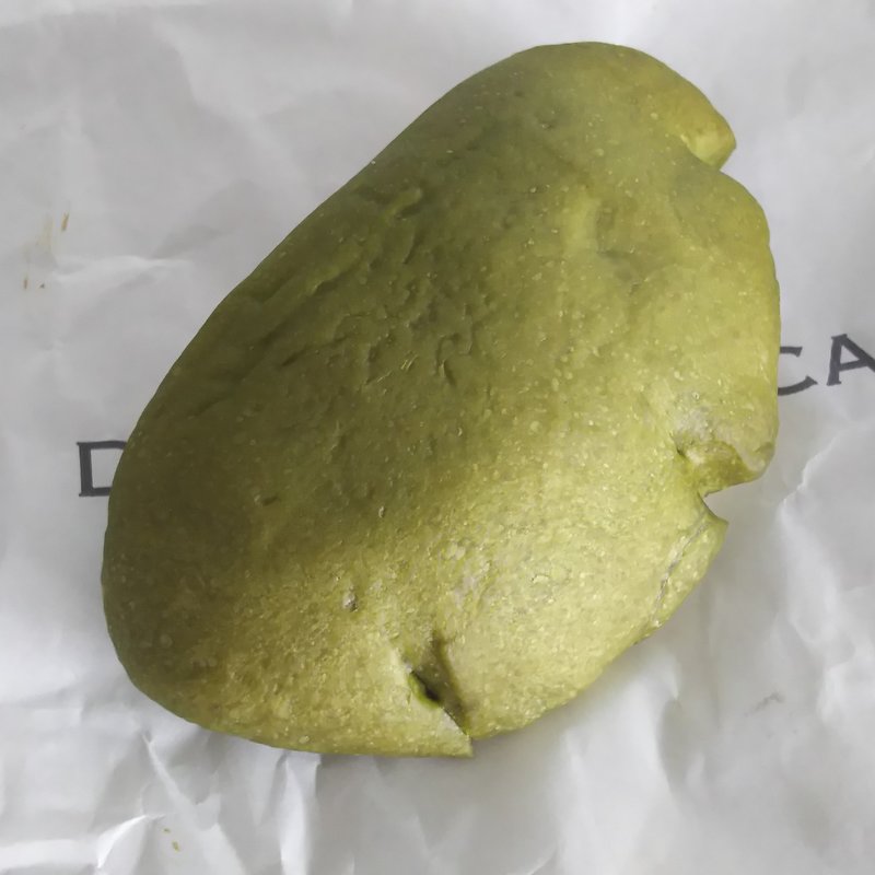 紅はるかと黒糖のクリームパン(DEAN & DELUCA アトレ川崎)