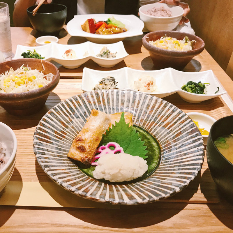 鮭ハラスの塩焼き定食(梅田 阪急三番街 リバーカフェ （RIVER CAFE）)