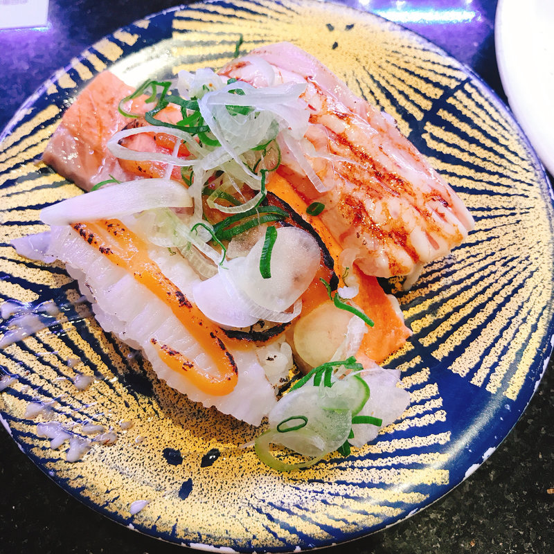 あぶり三貫(回し寿司活 目黒店)