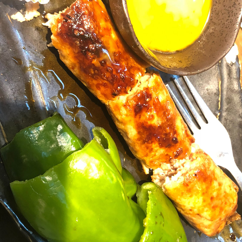 月見棒つくね 生ピーマン添え(炭焼きジュッコ シマウマ酒店)