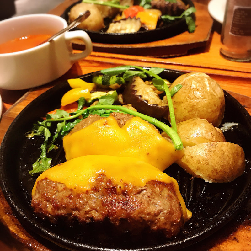 プレミアムハンバーグステーキ 180g(いしがまやハンバーグ テラスモール湘南店)