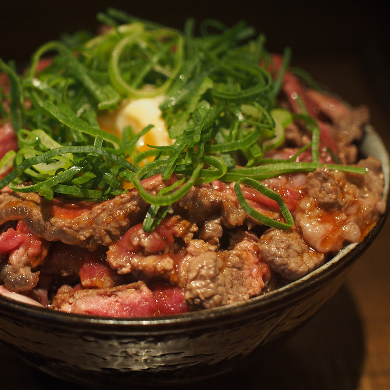 ユッケ風レアステーキ丼(1kg)(1ポンドの ステーキ ハンバーグ タケル 福島店)