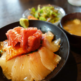 海鮮丼(翠藍)
