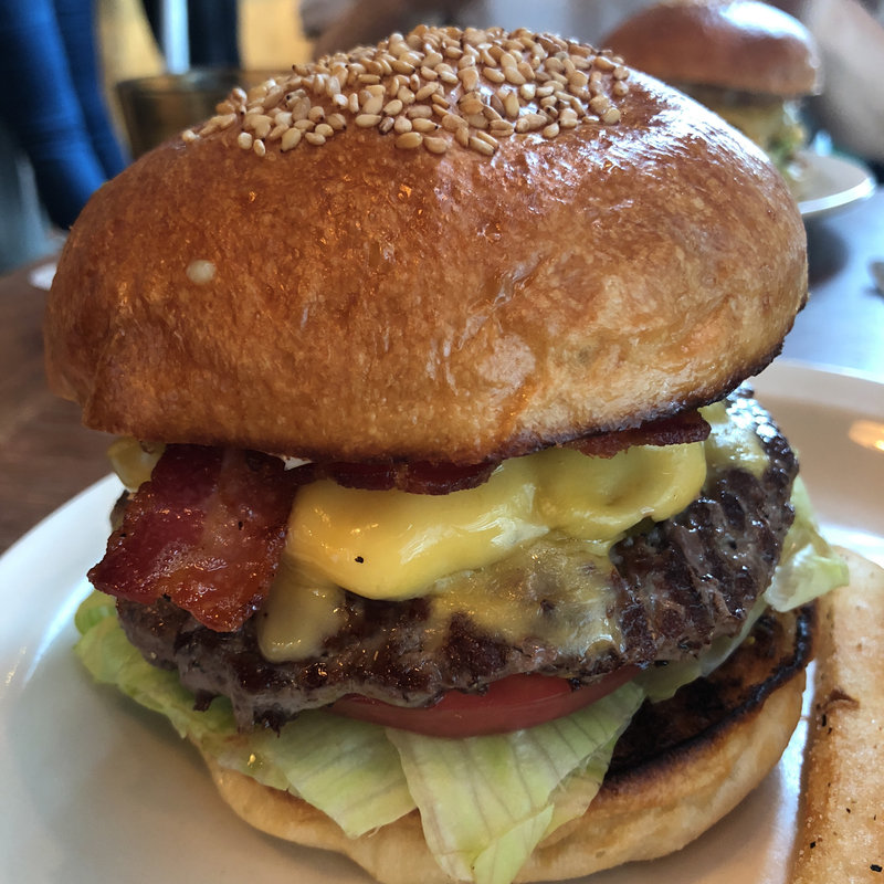 ハラペーニョチーズバーガー(add to スモークベーコン)(WEST WOOD BAKERS)