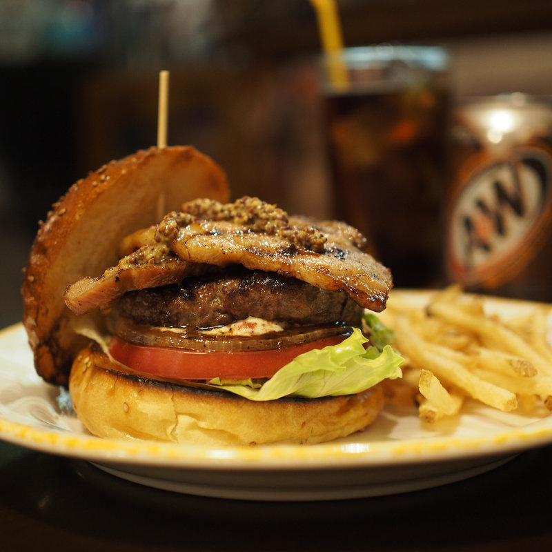 グルメベーコンバーガー(Nick & Renée)