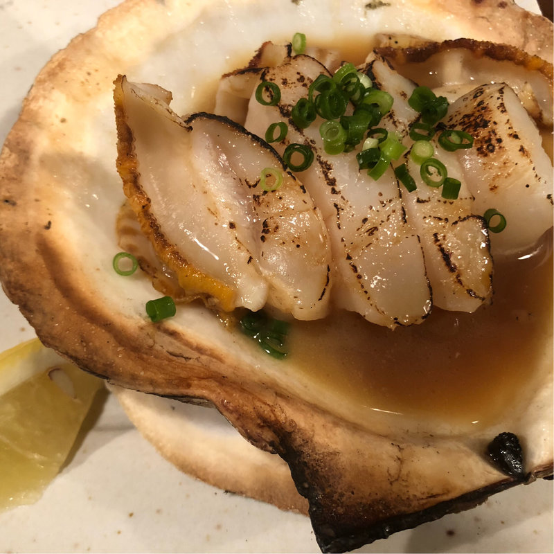 でっかいホタテバター醤油焼き(チャコール バルジュ （charcoal jus）)