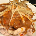 茹で鶏のゴマ怪味ソースがけ(台湾佐記麺線 台湾食堂８８８)