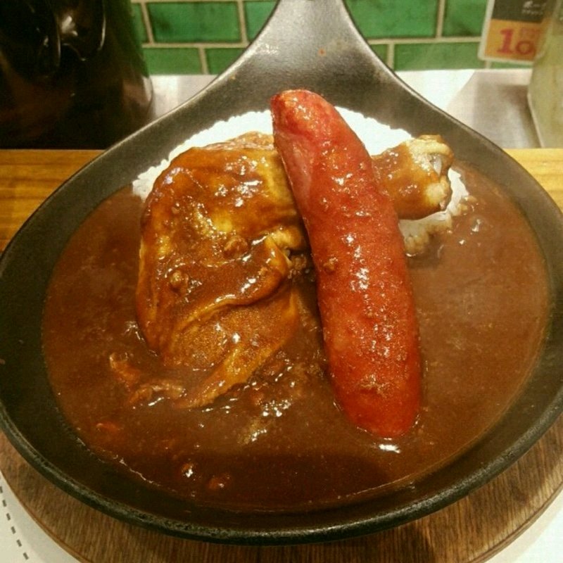 ブラックカレー(ほろほろチキン、ソーセージトッピング)(ON THE CURRY)