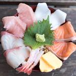 海鮮丼(相生市立水産物市場)