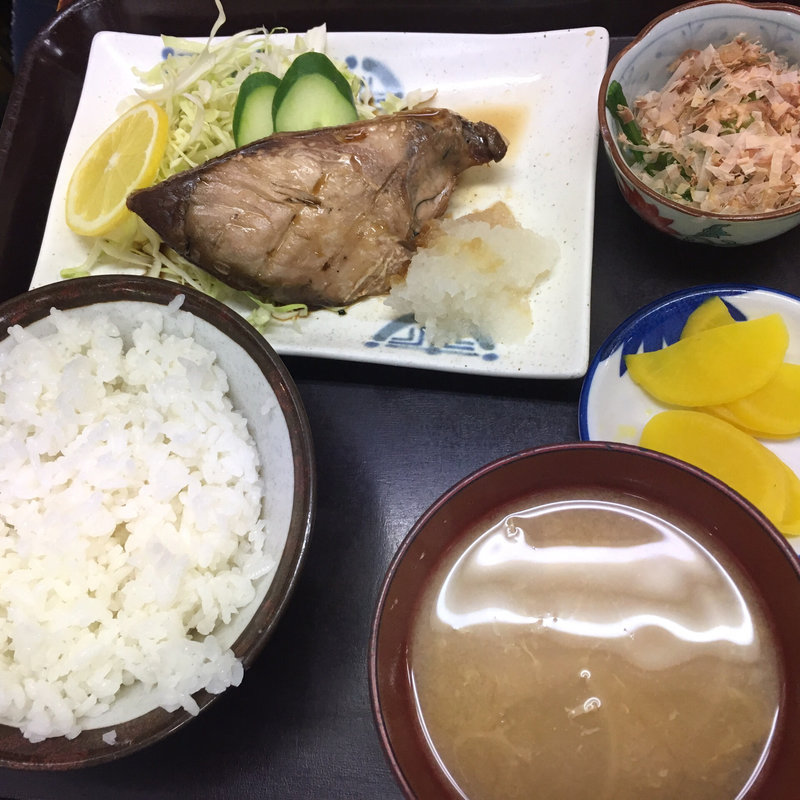 日替わり定食（ブリ照り）(サンゴ亭 )