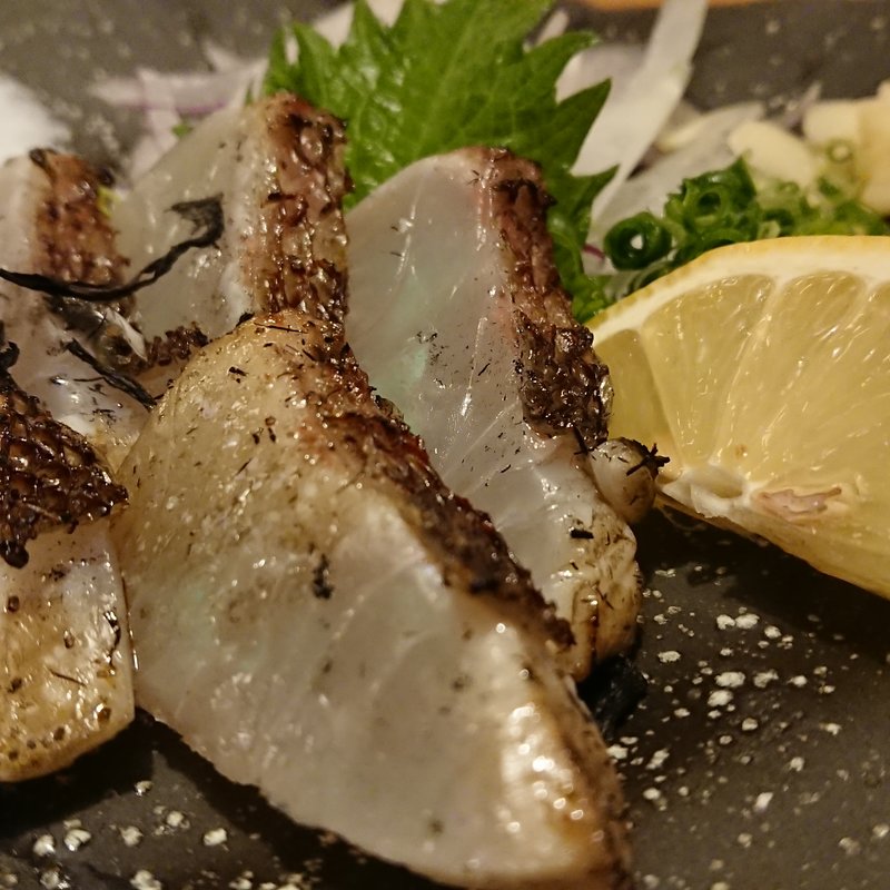 真鯛の藁焼き(中権丸 なんば道頓堀店)