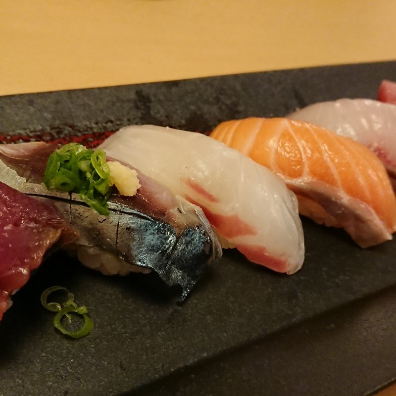 お寿司盛り合わせ(中権丸 なんば道頓堀店)