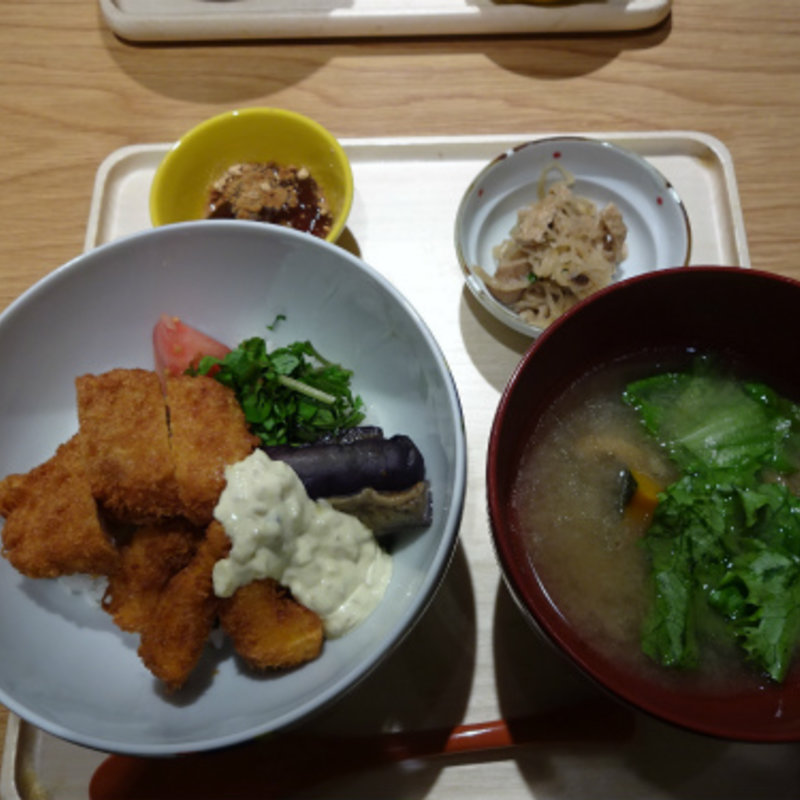 びんちょうまぐろのレアカツと海老フライのタルタルごはん(マルモキッチン ルミネ横浜店)