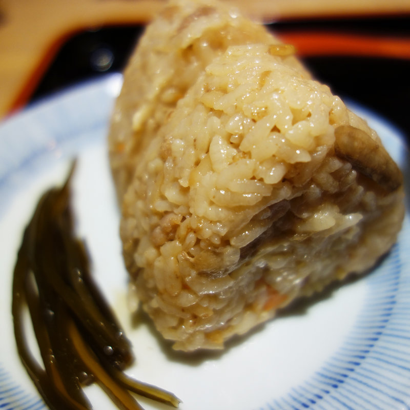 かしわ飯にぎり(食事処 ニュー因幡)