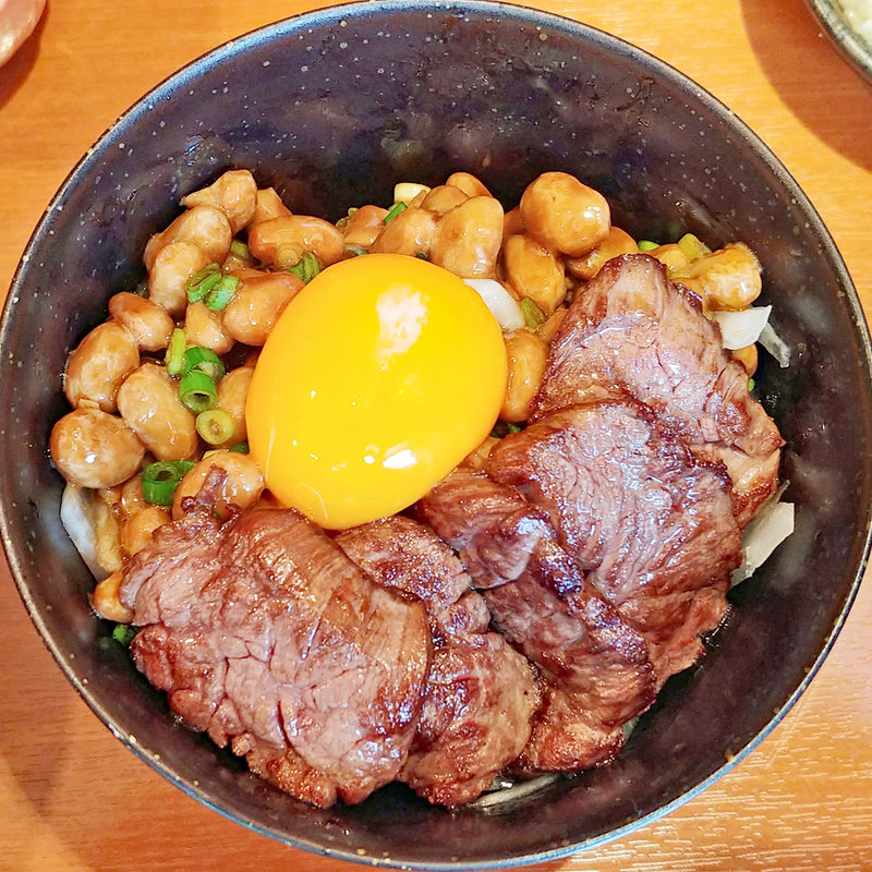 サガリ焼き納豆丼(かね萬六本木)