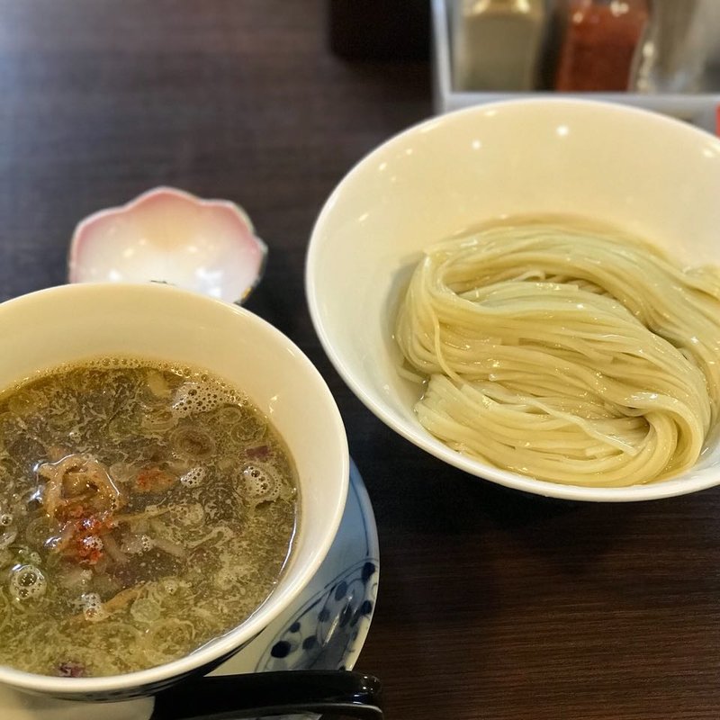 醤油つけ麺 (手揉み潰し麺仕様) 特製トッピング(らぁ麺 紫陽花 （ラアメン アジサイ）)