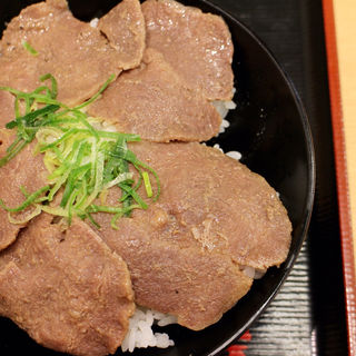 仙台味噌牛タン丼(半田屋 サッポロファクトリー前店)