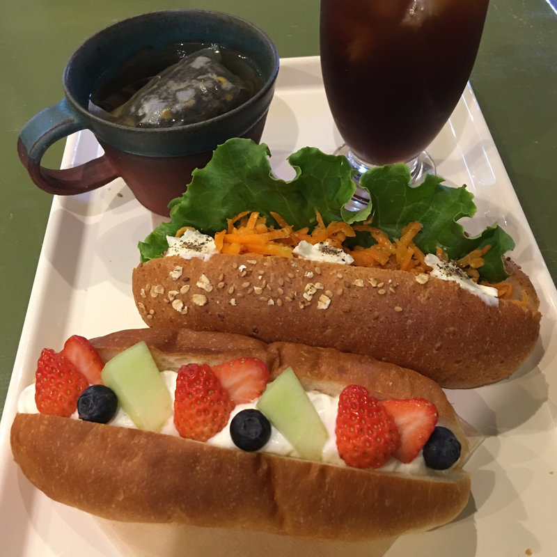 キャロットチーズサンド ＋ ヨーグルトフルーツサンド(PINE FIELDS MARKET)