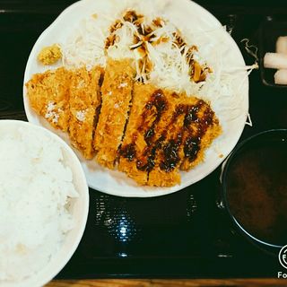 ロースかつ定食(とんかつ まるや 有楽町店)