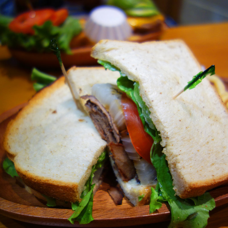 ローストビーフサンドイッチ(KUA`AINA 福岡ソラリアプラザ店)