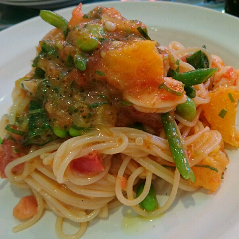 エビとオレンジの冷製スパゲティ(ベルドゥーラ)