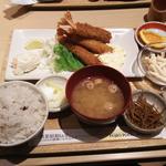 具沢山タルタルの海老フライ定食(さち福やCAFE 大阪国際空港店)