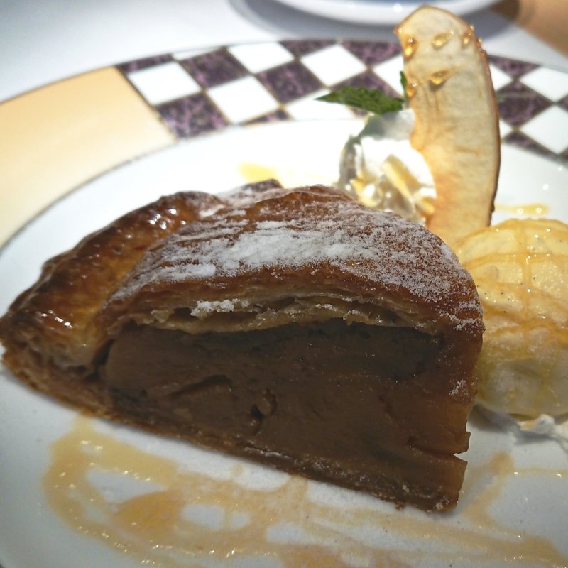 アップルパイ バニラアイスクリーム添え(SATSUKI  （サツキ【旧店名】アゼリア）)