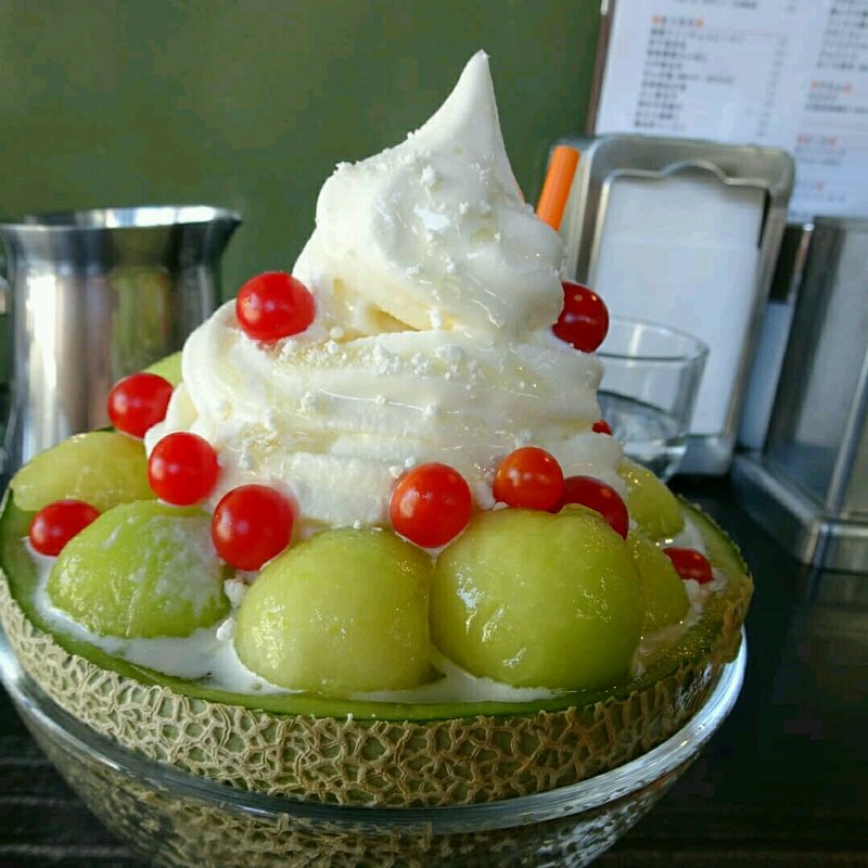 イバラキングメロンパフェ(アヂト)